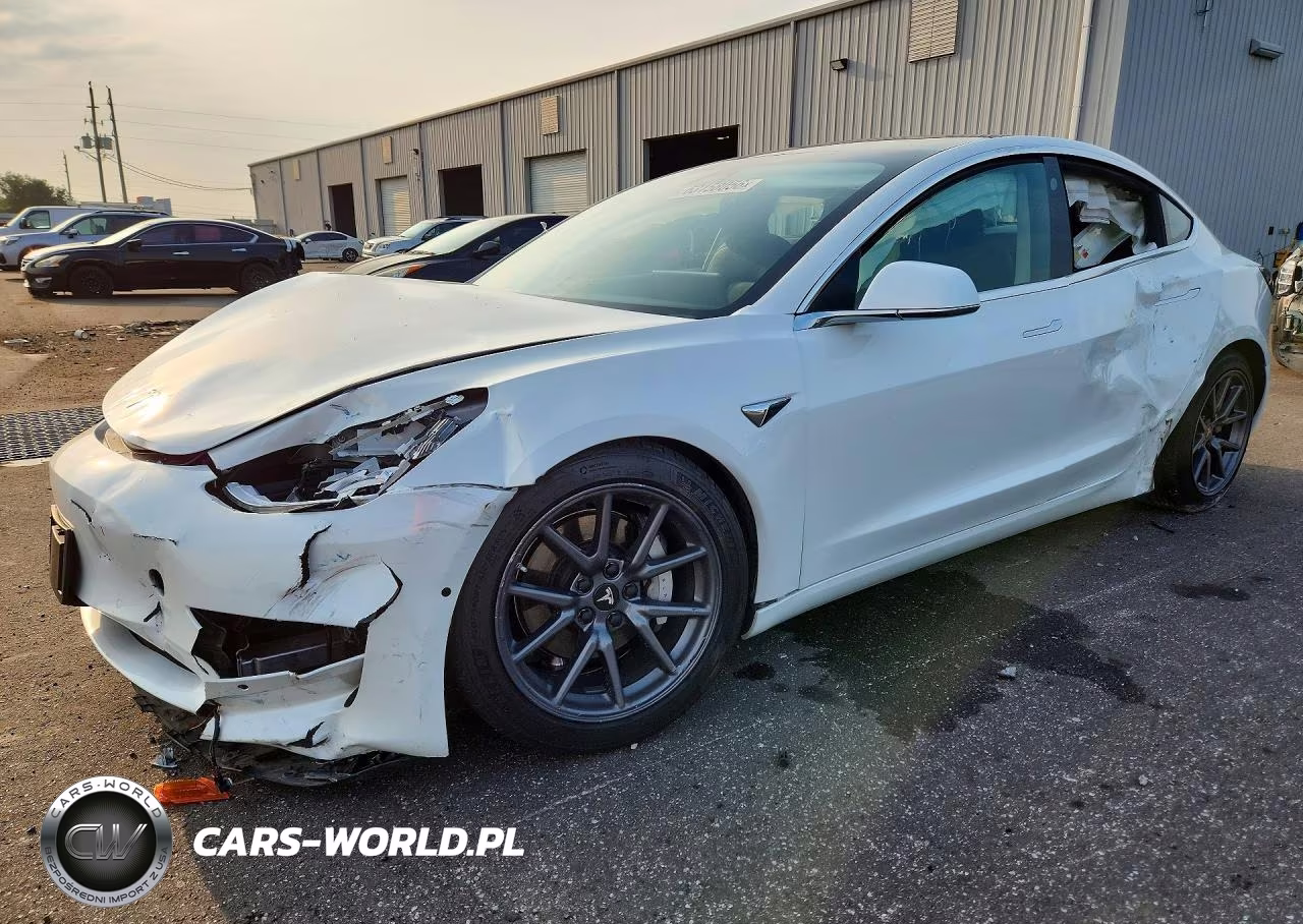2020 Tesla Model 3 – zdjęcie 1 z 12