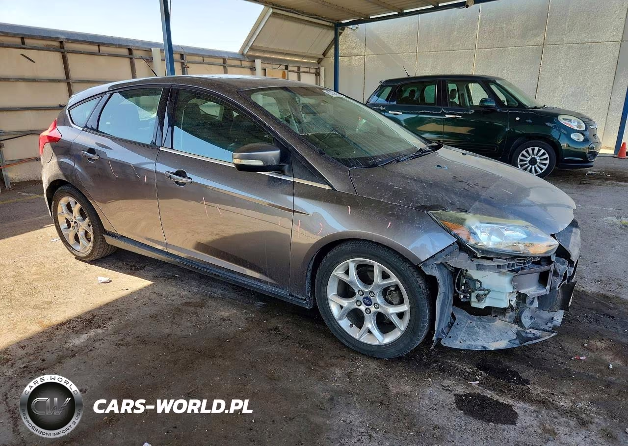 2014 Ford Focus Titanium VIN:1FADP3N20EL156043 - 4
