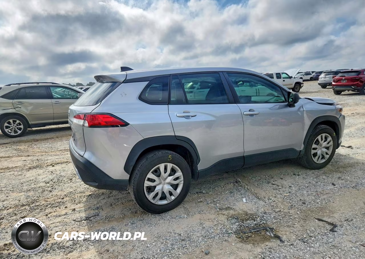 2022 Toyota Corolla Cross L VIN:7MUAAAAG8NV008862 - 3