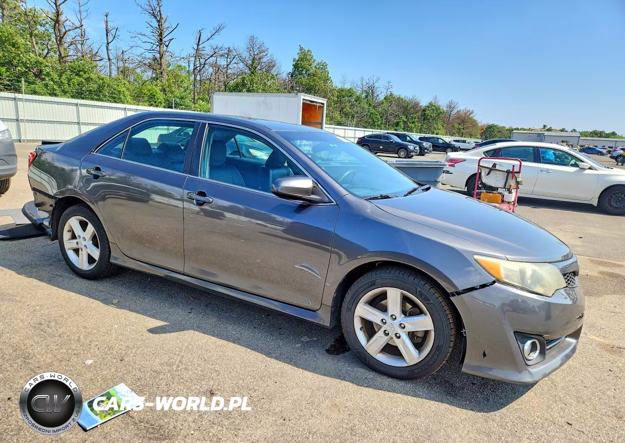 2013 Toyota Camry Se VIN:4T1BF1FK6DU643825 - 4