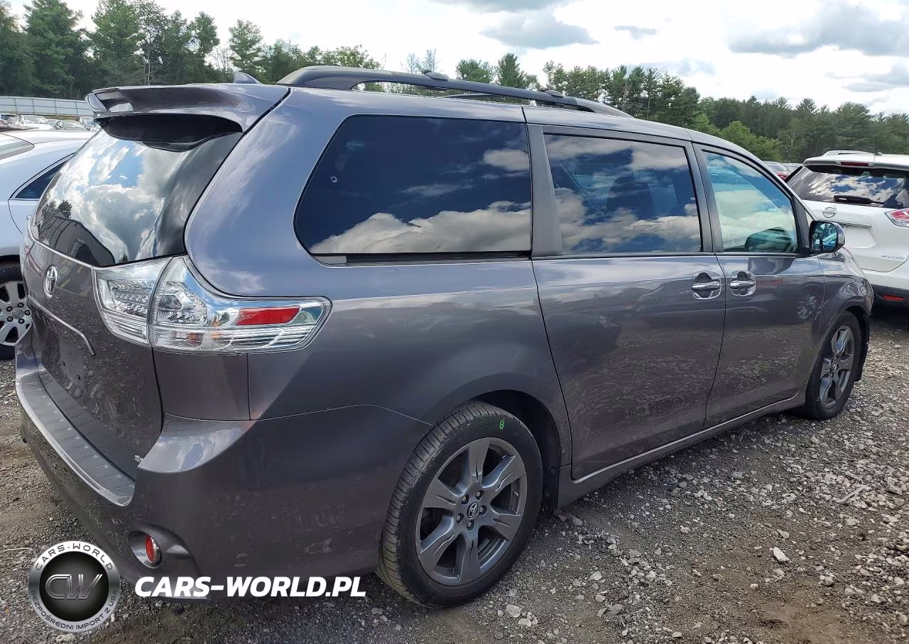 2018 Toyota Sienna Se Premium 8-Passenger VIN:5TDXZ3DC2JS932290 - 3