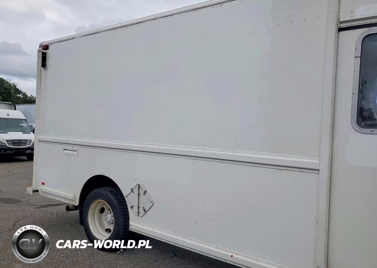 2001 Freightliner Chassis M Line Walk-In Van VIN:4UZAANBW71CH53250 - 10