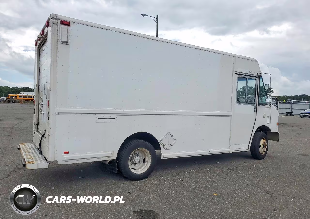 2001 Freightliner Chassis M Line Walk-In Van VIN:4UZAANBW71CH53250 - 3