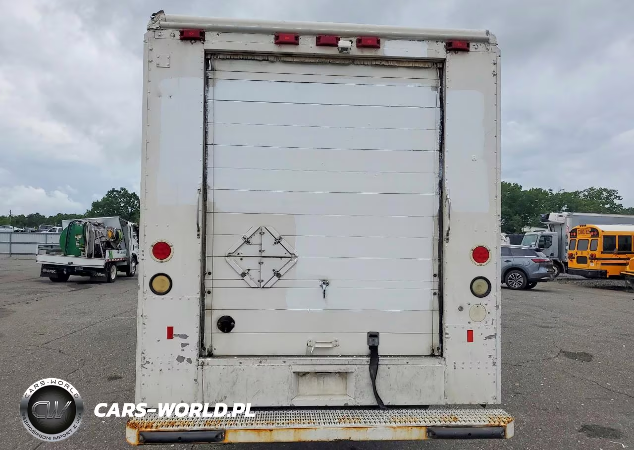 2001 Freightliner Chassis M Line Walk-In Van VIN:4UZAANBW71CH53250 - 6