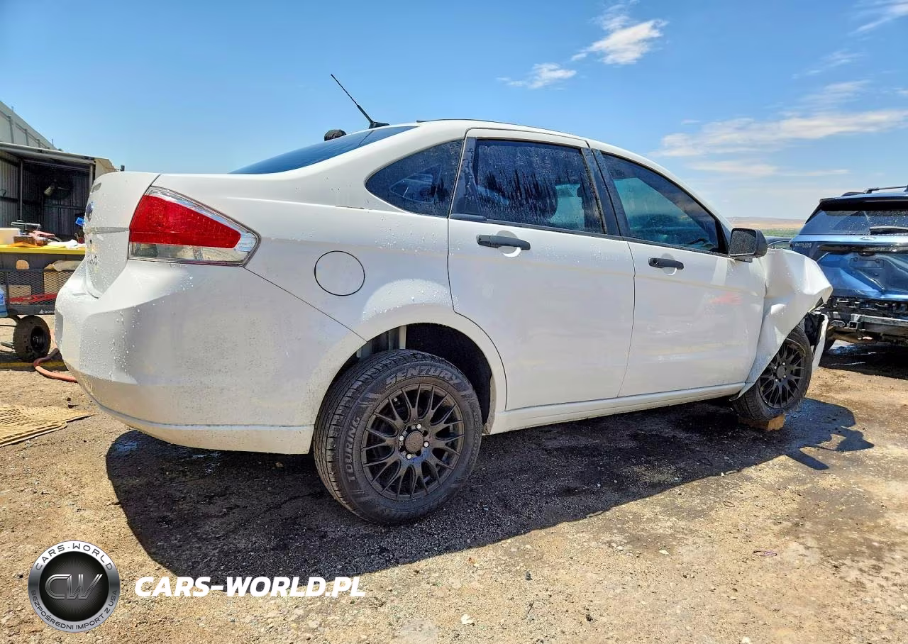 2008 Ford Focus S-Se VIN:1FAHP34N58W188714 - 3