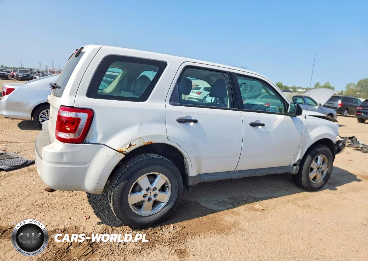 2010 Ford Escape Xls VIN:1FMCU0C70AKC90154 - 3