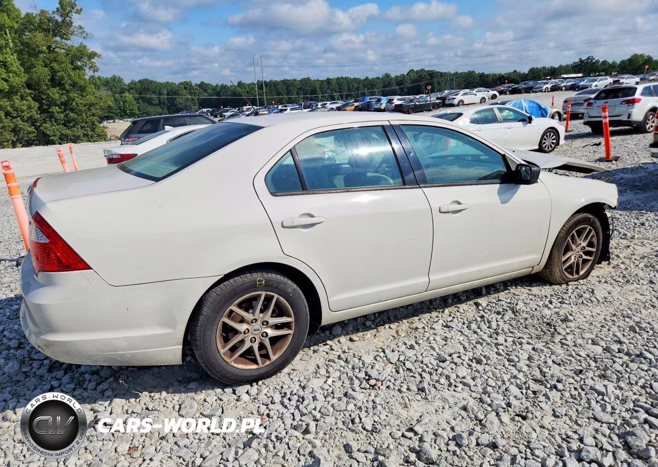 2011 Ford Fusion S VIN:3FAHP0GAXBR243515 - 3