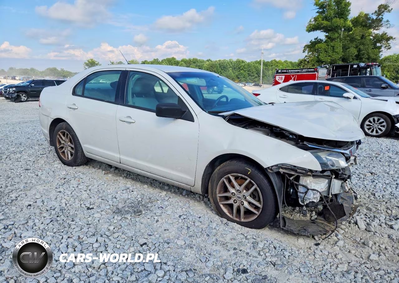 2011 Ford Fusion S VIN:3FAHP0GAXBR243515 - 4
