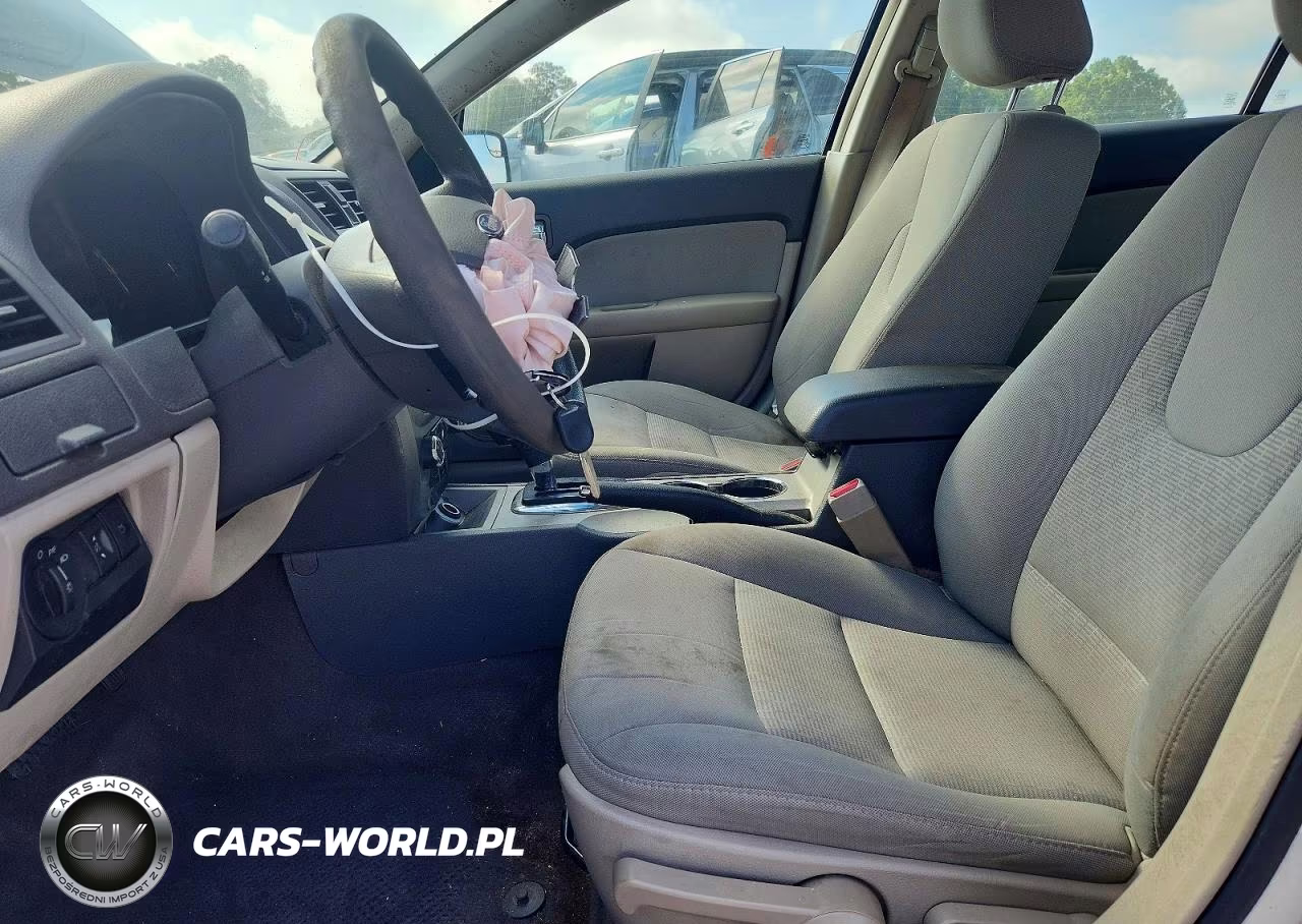 2011 Ford Fusion S VIN:3FAHP0GAXBR243515 - 7