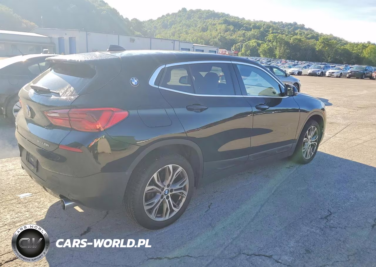 2018 BMW X2 xDrive28I VIN:WBXYJ5C38JEF80594 - 3