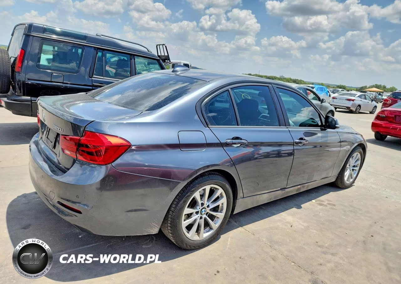 2017 BMW 320 Xi VIN:WBA8E5G58HNU41986 - 3