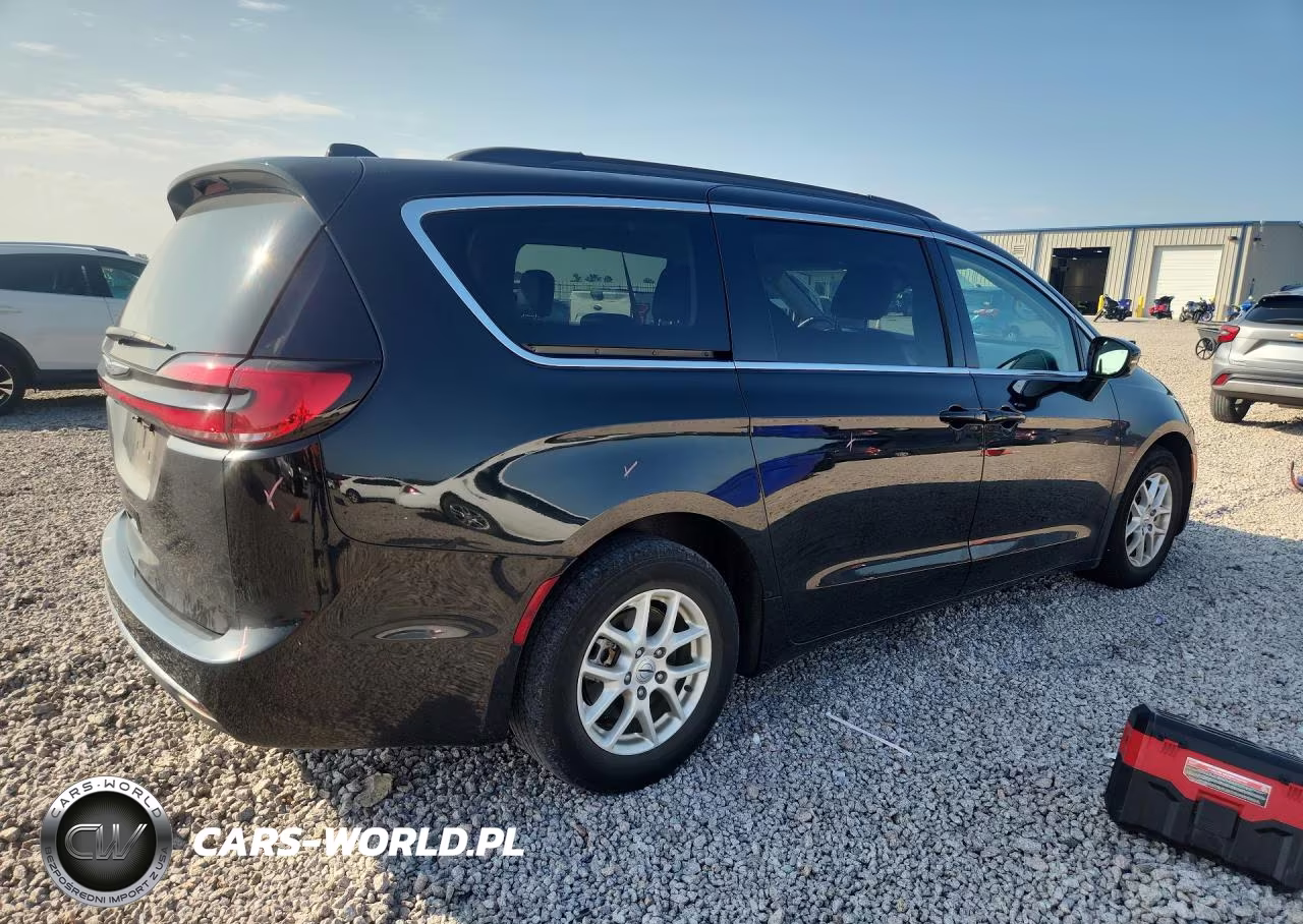 2022 Chrysler Pacifica Touring L VIN:2C4RC1BG7NR145712 - 3