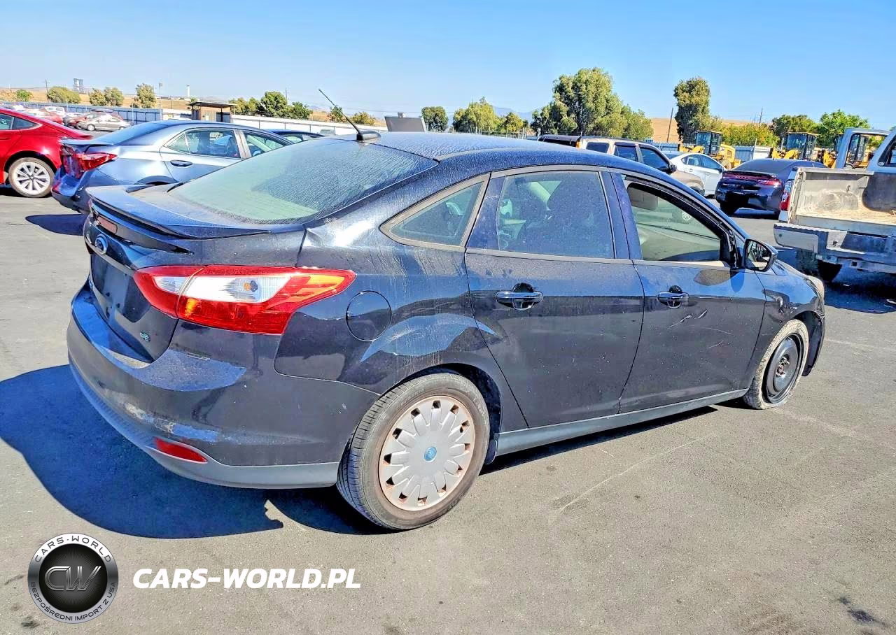 2012 Ford Focus Se VIN:1FAHP3F22CL244458 - 3