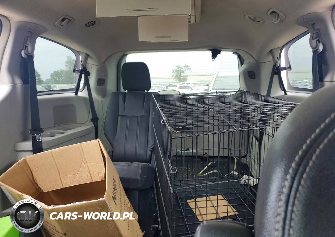 2012 Chrysler Town & Country Touring VIN:2C4RC1BG3CR190031 - 10