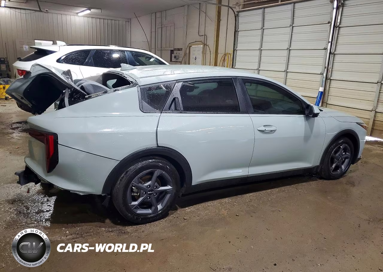 2025 Kia K4 Lxs VIN:3KPFT4DE2SE184012 - 3