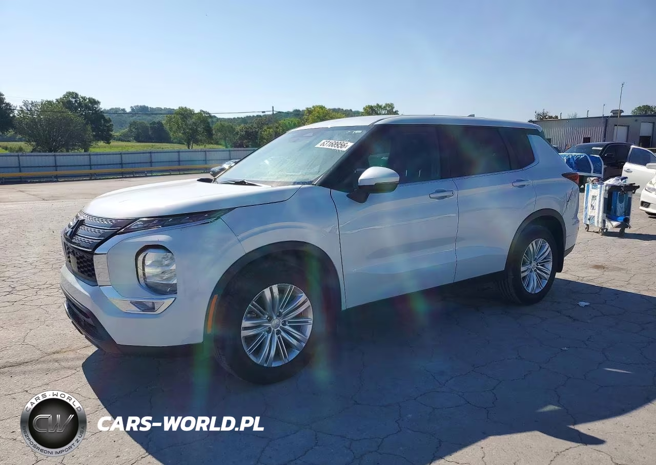 2022 Mitsubishi Outlander Es – zdjęcie 1 z 13