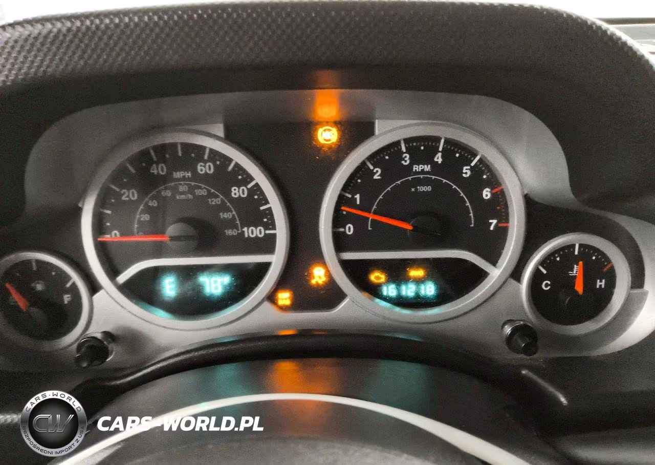 2008 Jeep Wrangler Sahara VIN:1J4FA54108L640480 - 9