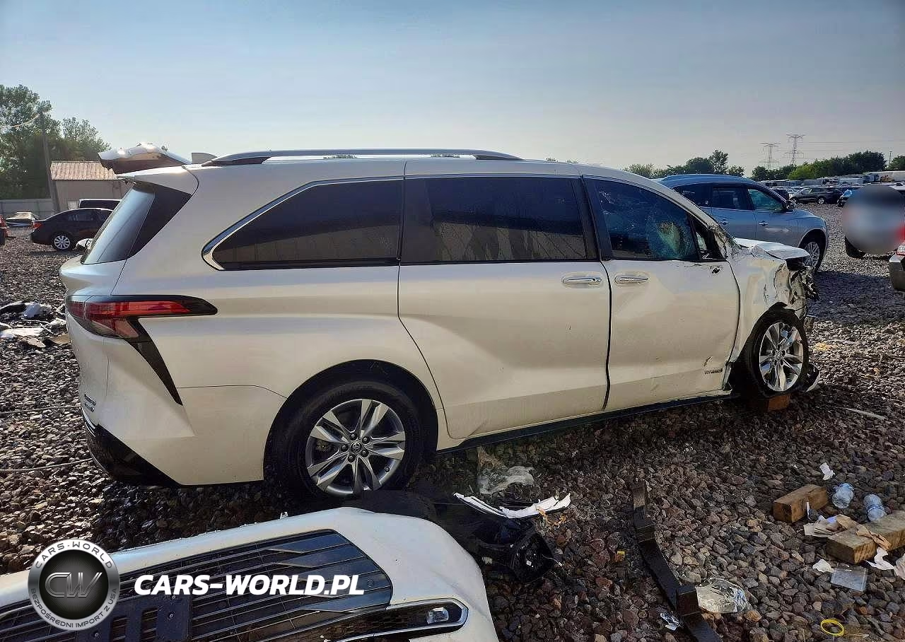 2021 Toyota Sienna Limited 7-Passenger VIN:5TDZRKEC9MS011982 - 3