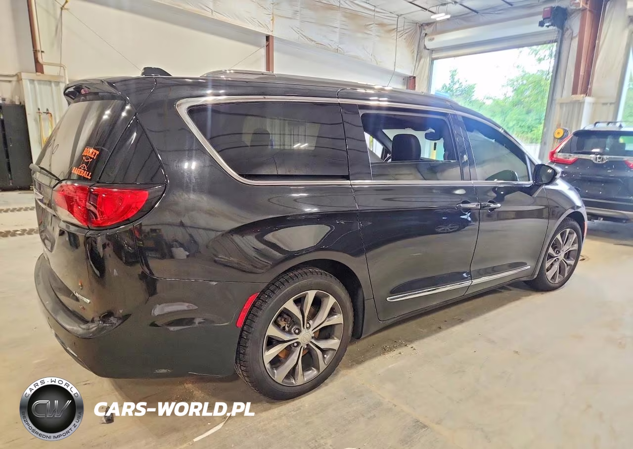 2017 Chrysler Pacifica Limited VIN:2C4RC1GG5HR752043 - 3