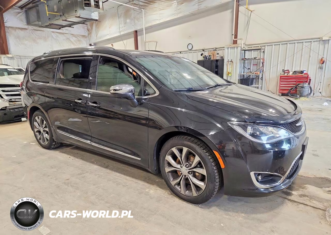 2017 Chrysler Pacifica Limited VIN:2C4RC1GG5HR752043 - 4