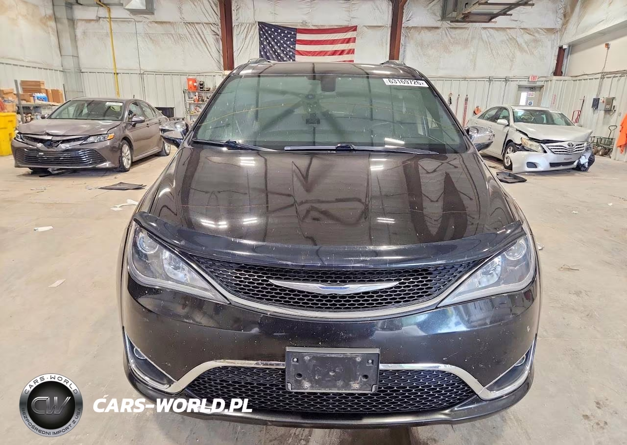 2017 Chrysler Pacifica Limited VIN:2C4RC1GG5HR752043 - 5