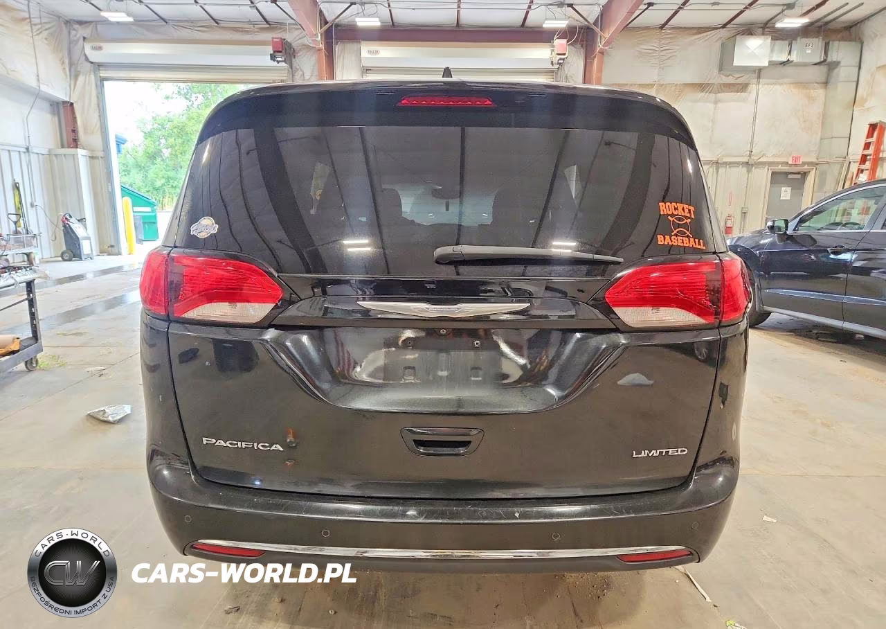 2017 Chrysler Pacifica Limited VIN:2C4RC1GG5HR752043 - 6