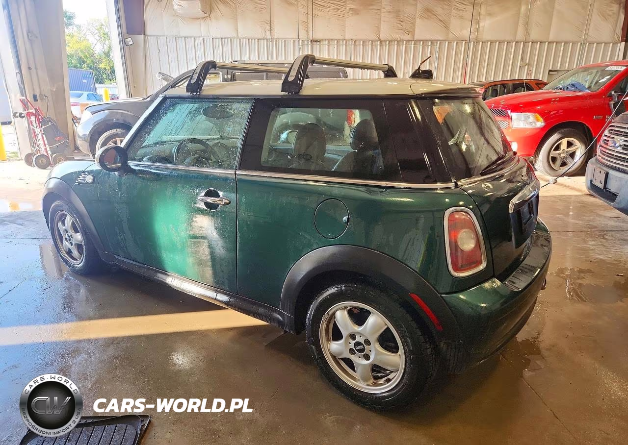 2008 Mini Cooper VIN:WMWMF33588TU68705 - 2