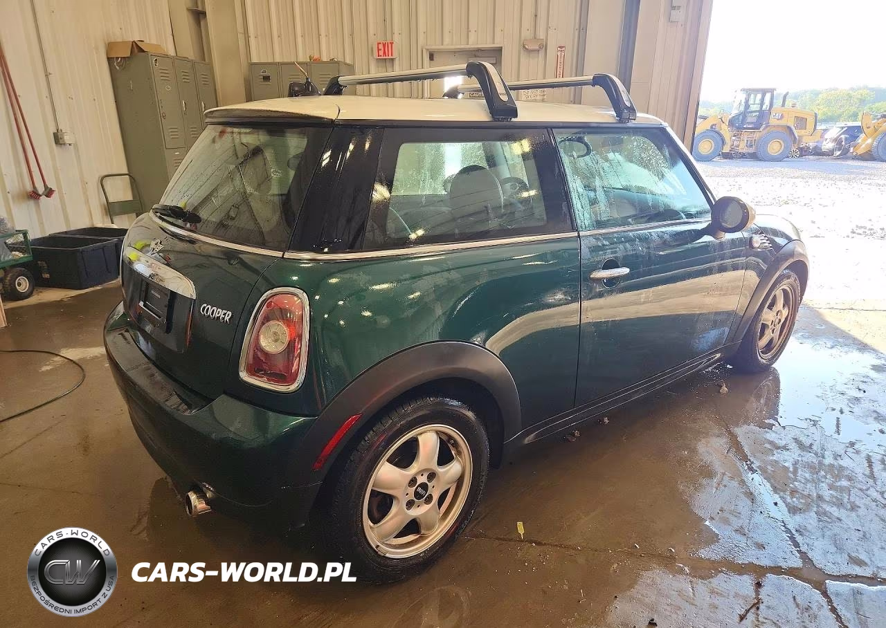 2008 Mini Cooper VIN:WMWMF33588TU68705 - 3
