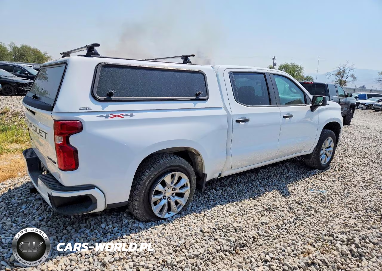 2021 Chevrolet Silverado K1500 Custom VIN:1GCPYBEK3MZ453964 - 3