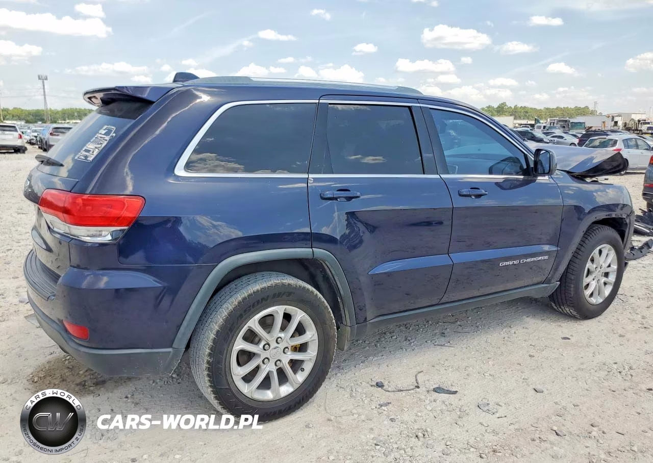 2015 Jeep Grand Cherokee Laredo VIN:1C4RJEAG0FC219657 - 3