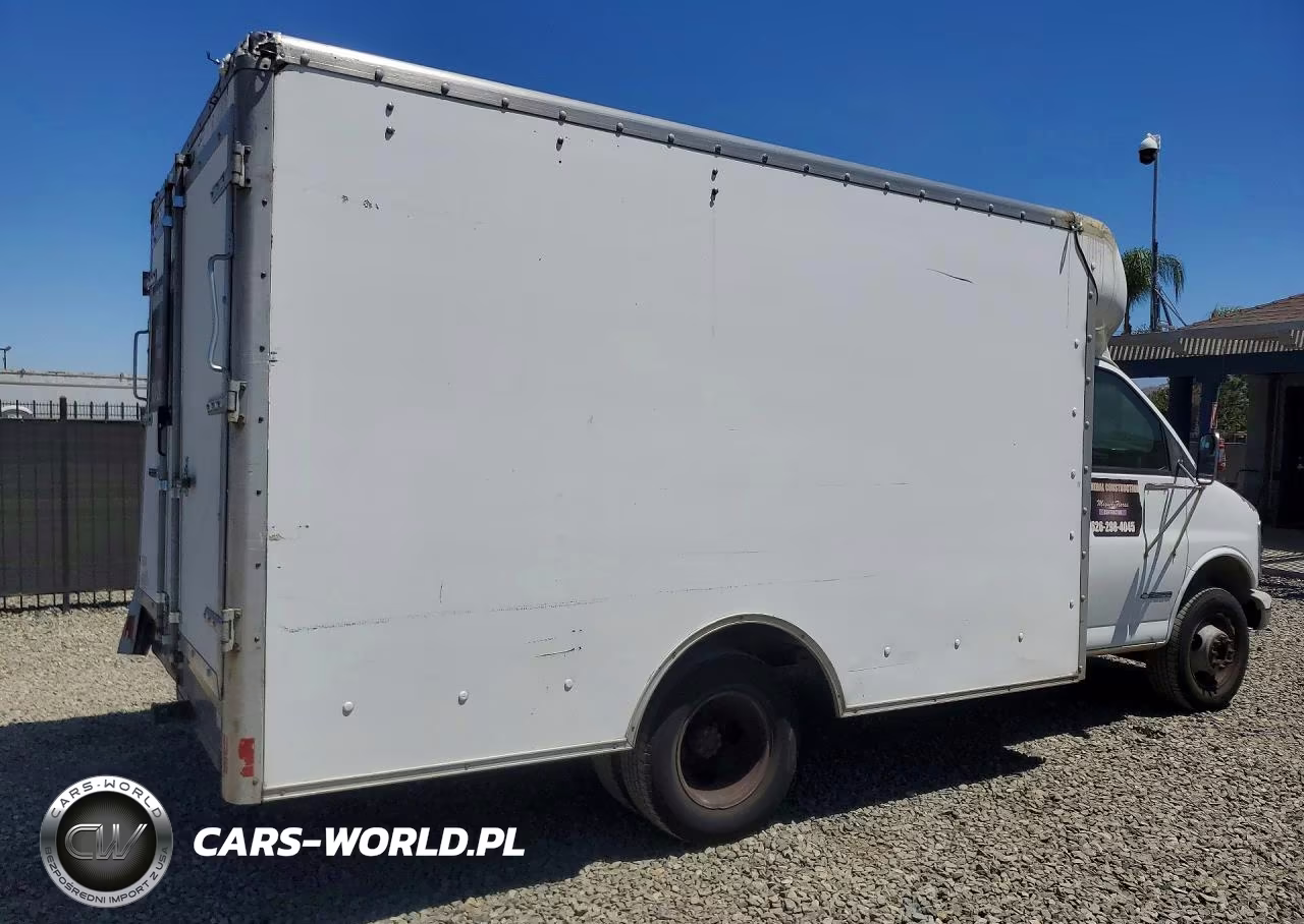2002 Chevrolet Express Delivery Truck VIN:1GBJG31R621146693 - 3