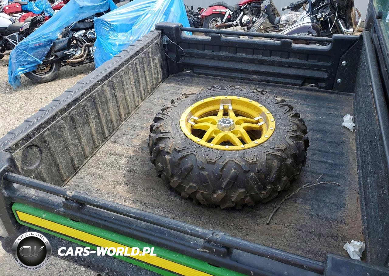 2020 John Deere Gator Utility Vehicle VIN:1M0835MDHLM031647 - 6