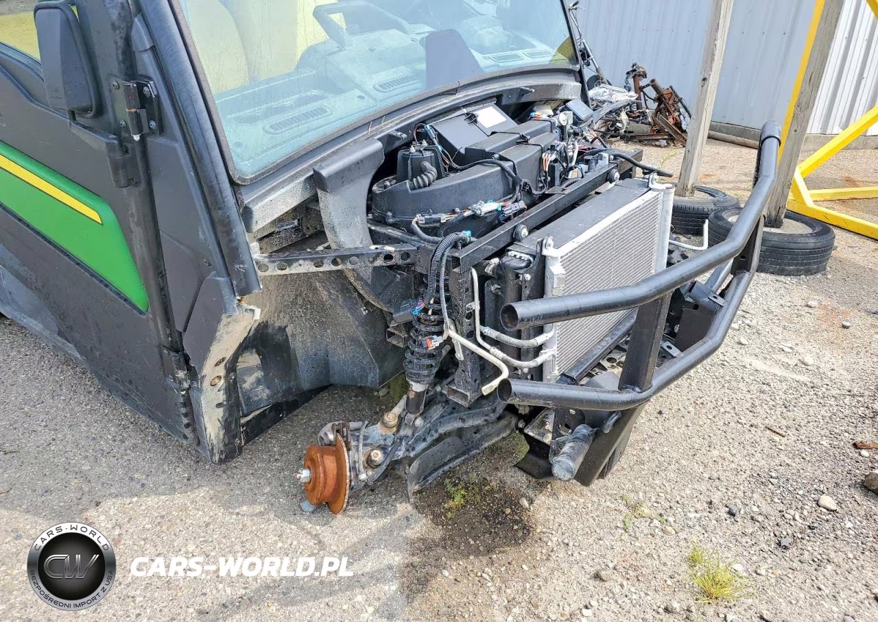 2020 John Deere Gator Utility Vehicle VIN:1M0835MDHLM031647 - 9