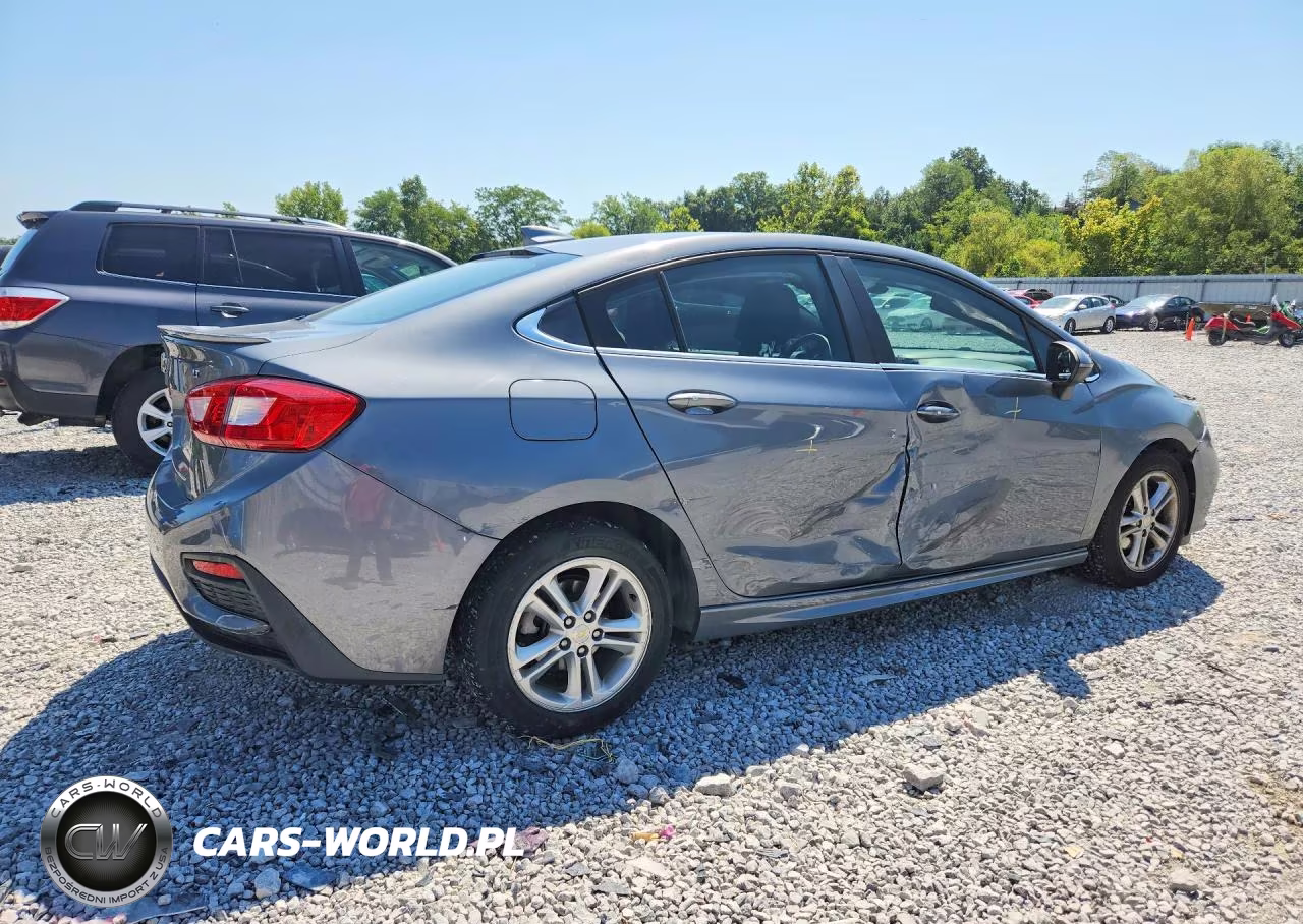 2018 Chevrolet Cruze Lt VIN:1G1BE5SM9J7236039 - 3