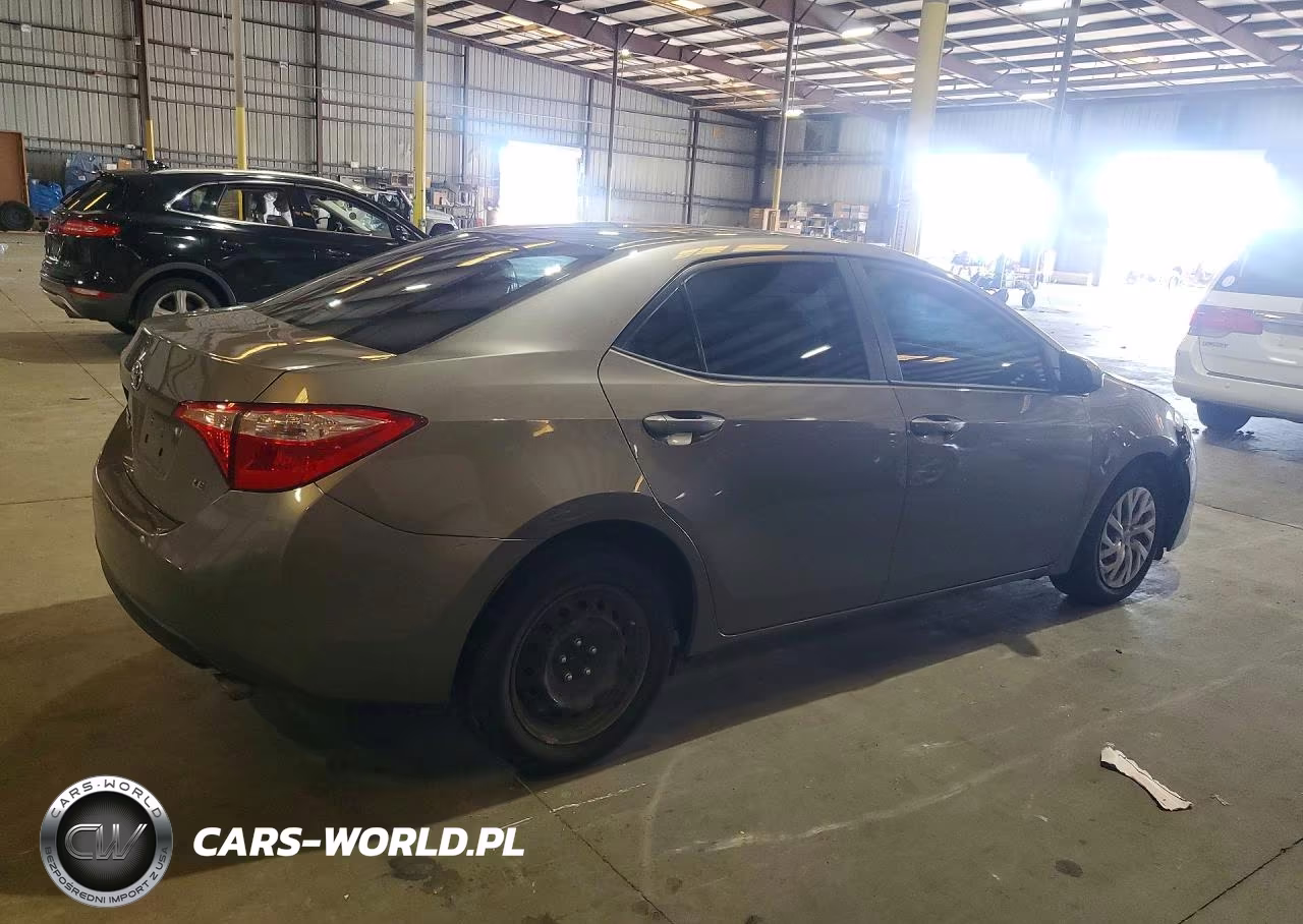 2018 Toyota Corolla Le VIN:2T1BURHE5JC033892 - 3