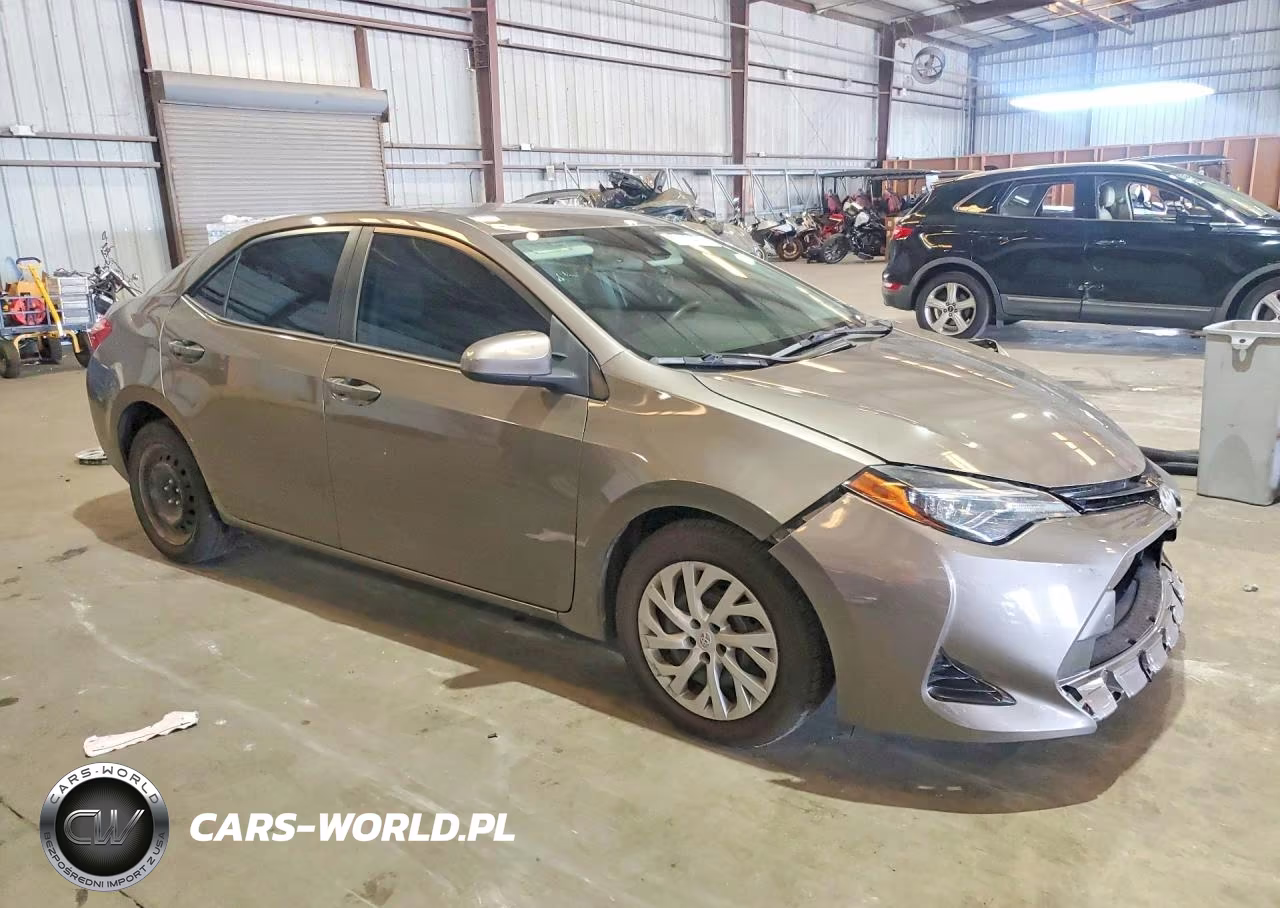 2018 Toyota Corolla Le VIN:2T1BURHE5JC033892 - 4