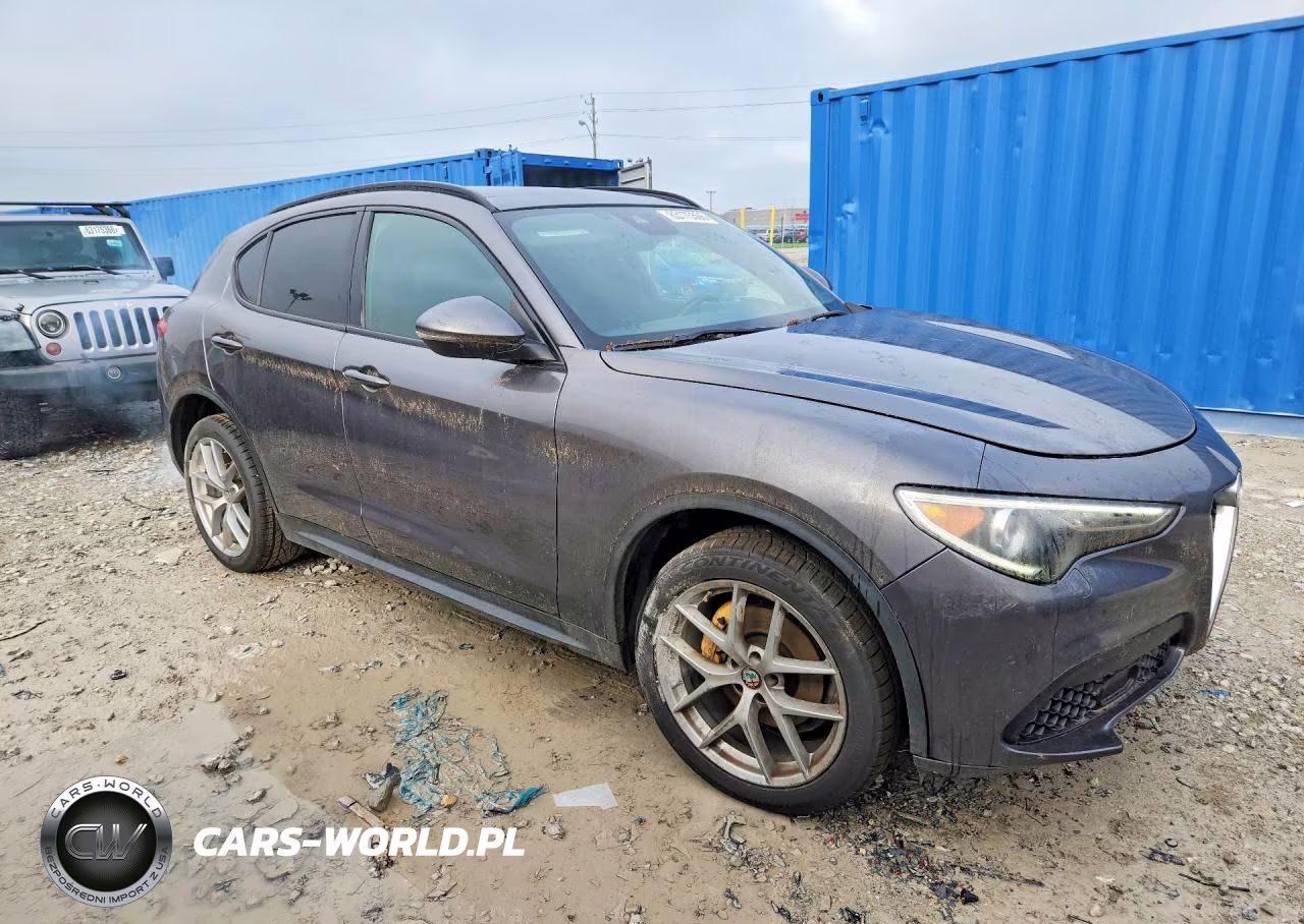 2018 Alfa Romeo Stelvio Ti Sport VIN:ZASFAKNN3J7B91646 - 4