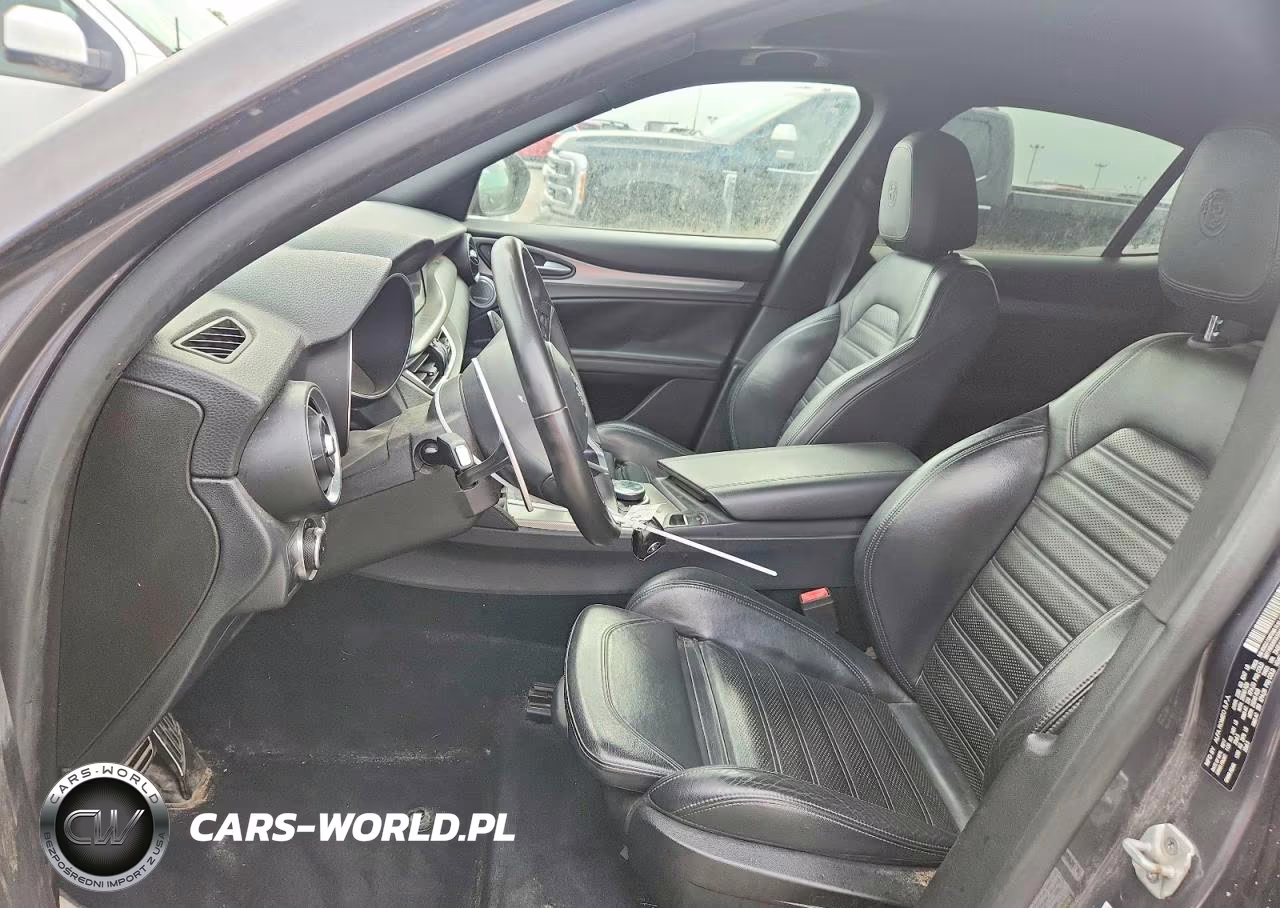 2018 Alfa Romeo Stelvio Ti Sport VIN:ZASFAKNN3J7B91646 - 7