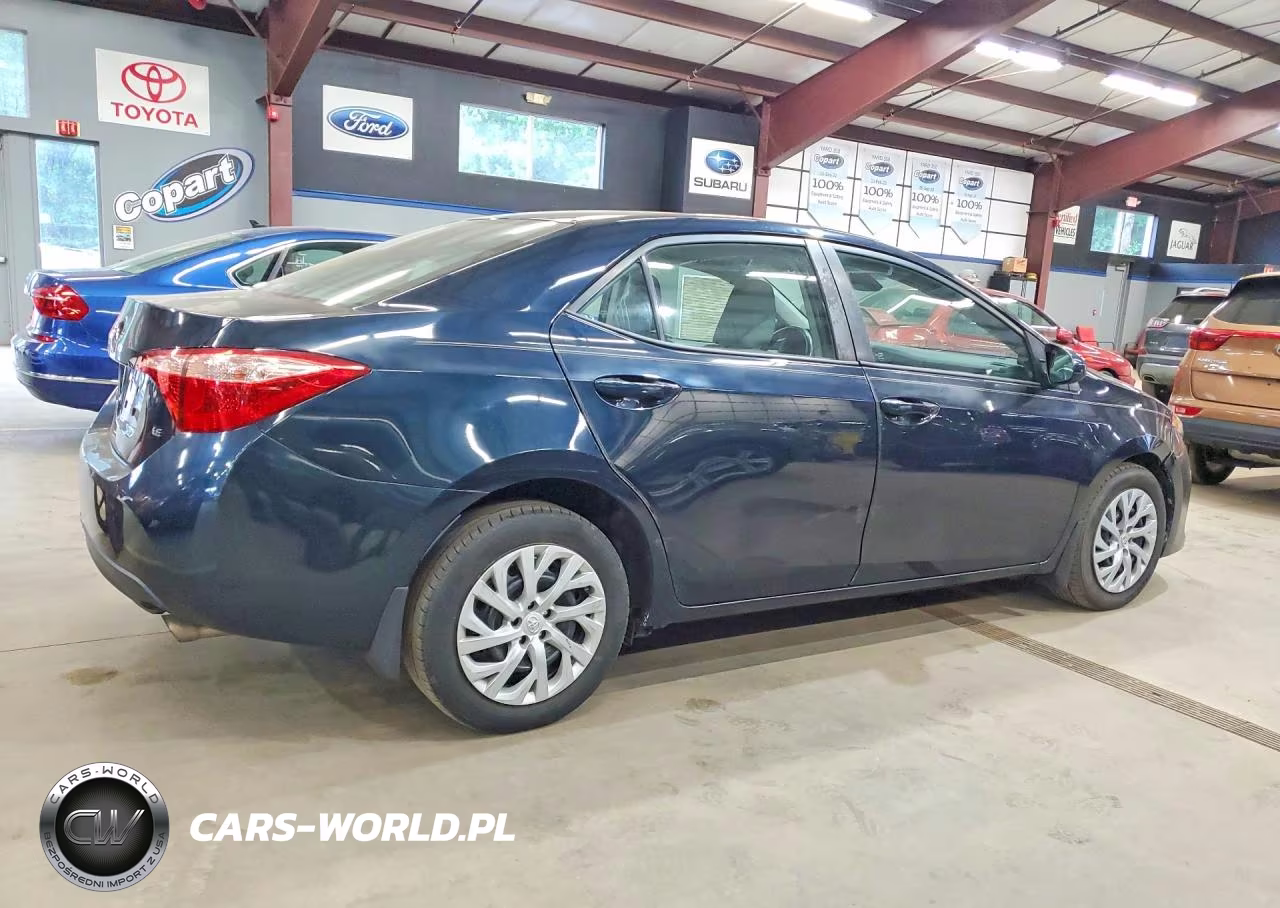 2017 Toyota Corolla Le VIN:2T1BURHE7HC918556 - 3