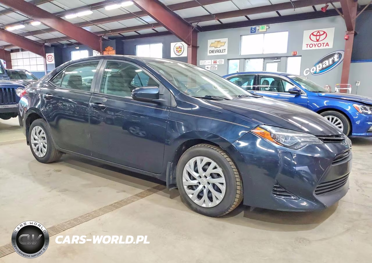 2017 Toyota Corolla Le VIN:2T1BURHE7HC918556 - 4
