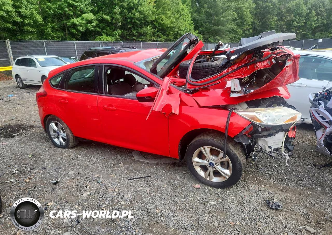 2014 Ford Focus Se VIN:1FADP3K22EL158395 - 4