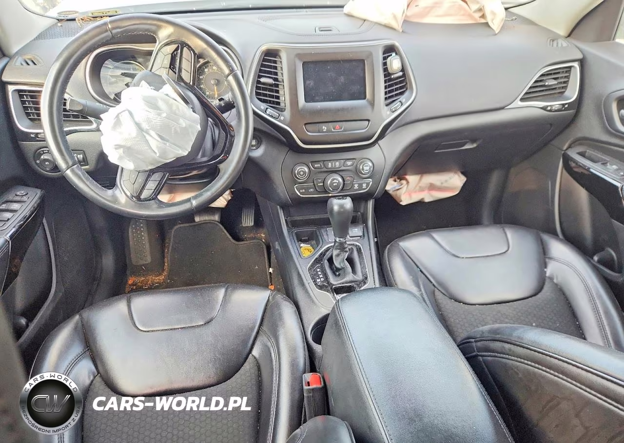 2019 Jeep Cherokee Latitude Plus VIN:1C4PJLLB0KD479090 - 8