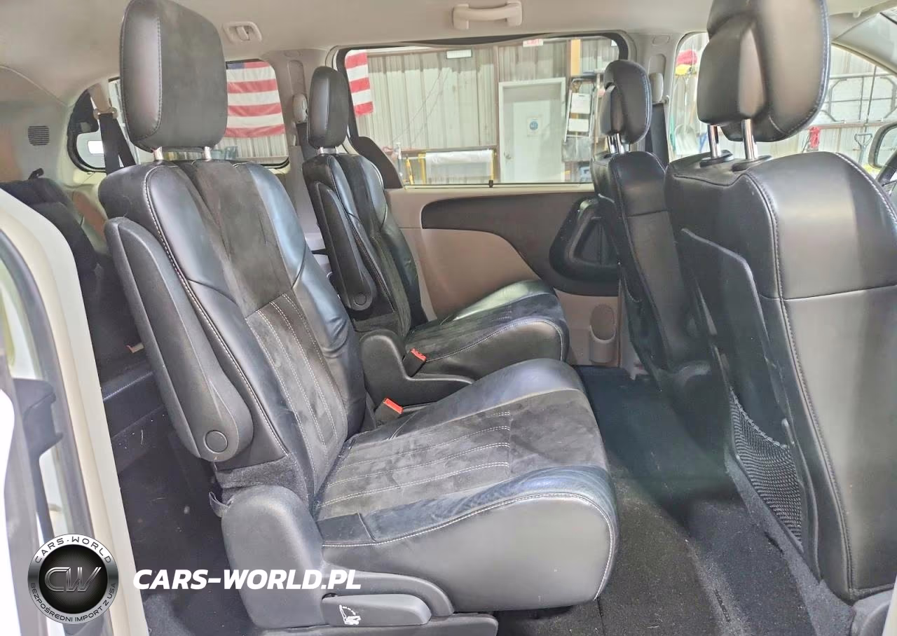 2016 Chrysler Town & Country Limited VIN:2C4RC1JGXGR306171 - 11