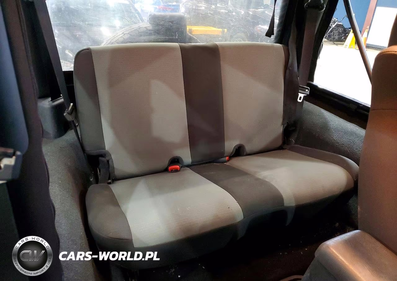 2005 Jeep Wrangler X VIN:1J4FA39S45P370244 - 10