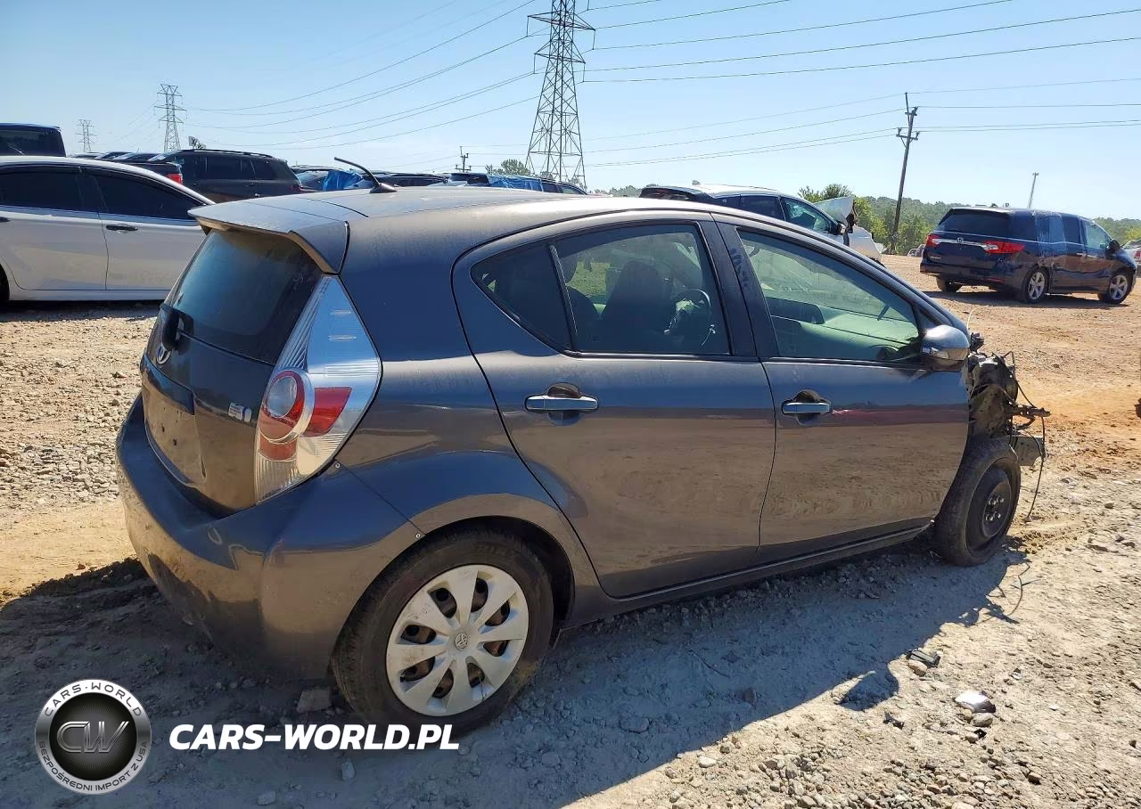 2013 Toyota Prius C One VIN:JTDKDTB38D1540010 - 3
