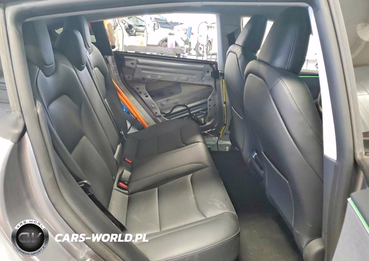 2025 Tesla Model 3 VIN:5YJ3E1EAXSF999916 - 10