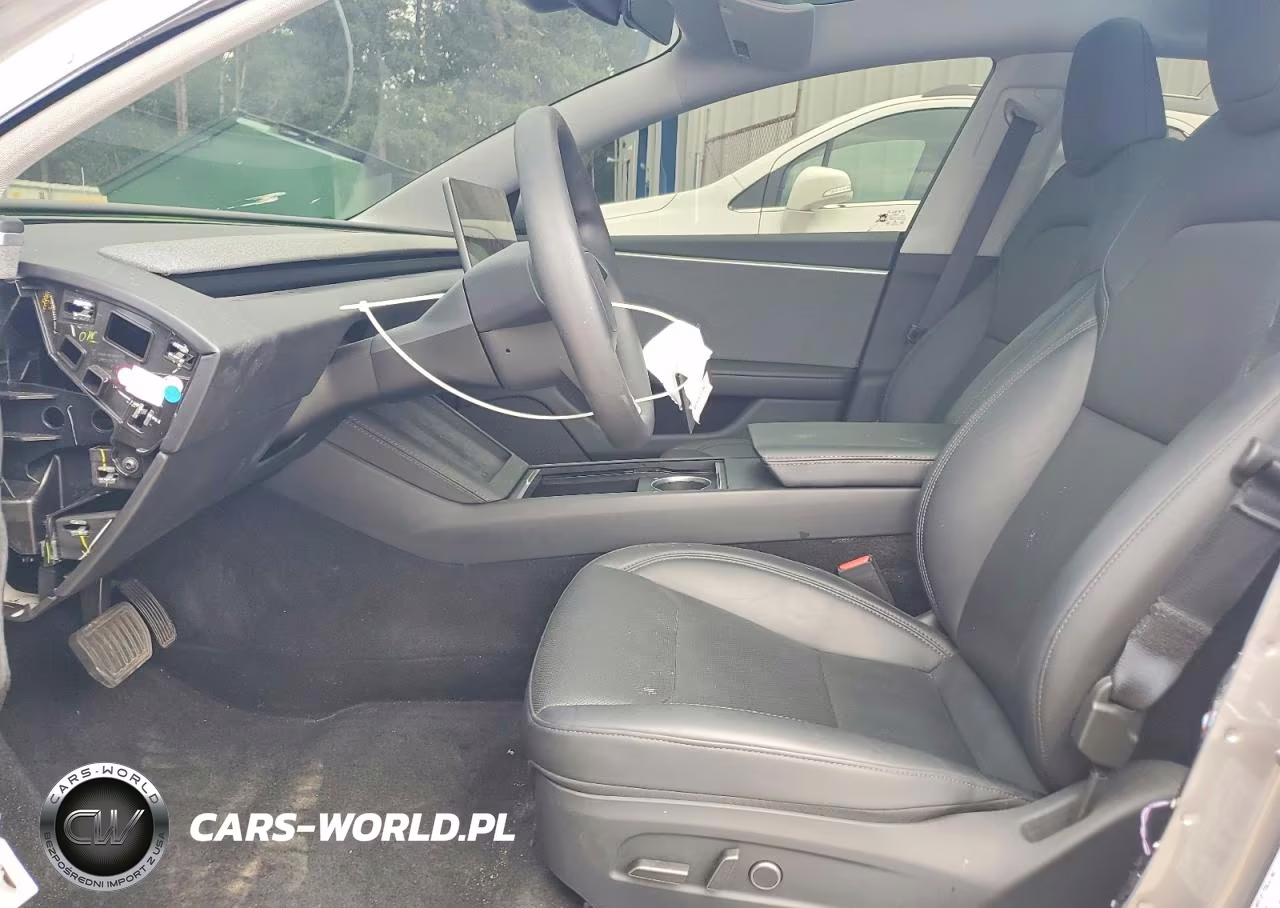 2025 Tesla Model 3 VIN:5YJ3E1EAXSF999916 - 7
