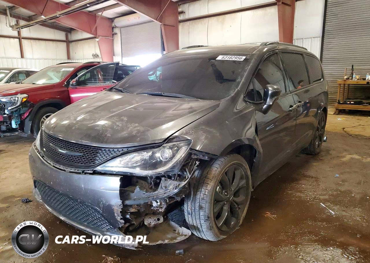 2018 Chrysler Pacifica Touring Plus – zdjęcie 1 z 12