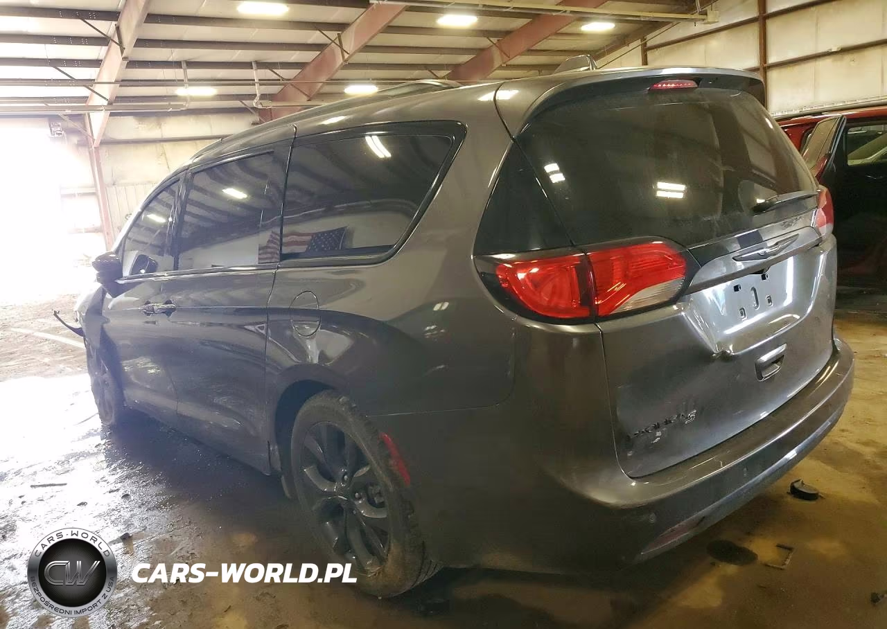 2018 Chrysler Pacifica Touring Plus VIN:2C4RC1FG6JR356825 - 2