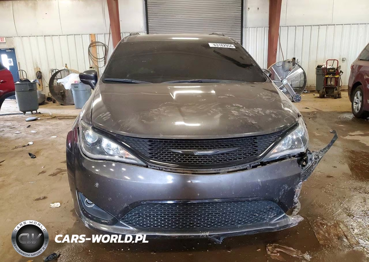 2018 Chrysler Pacifica Touring Plus VIN:2C4RC1FG6JR356825 - 5